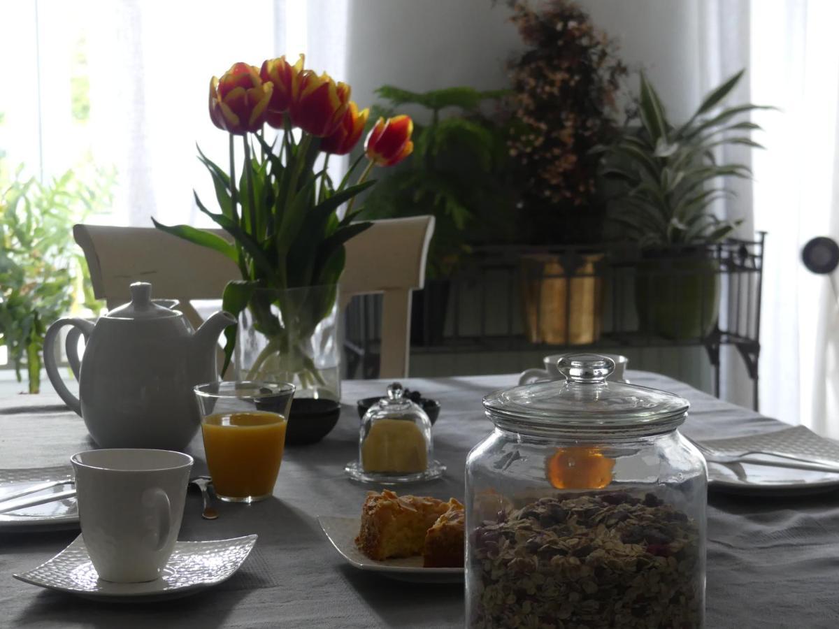 Domaine De La Cour Vautier Bed & Breakfast Mandeville-en-Bessin Exterior photo